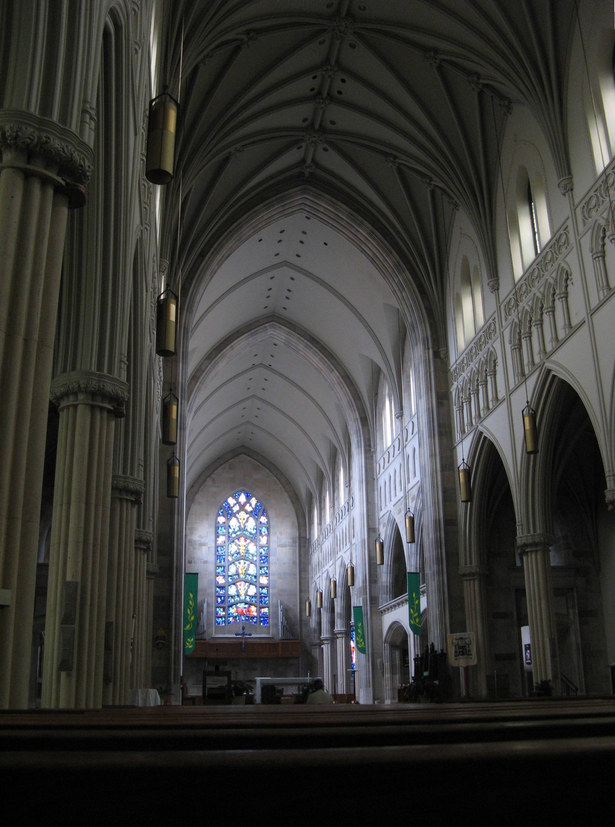 Belleville cathedral - inside.JPG