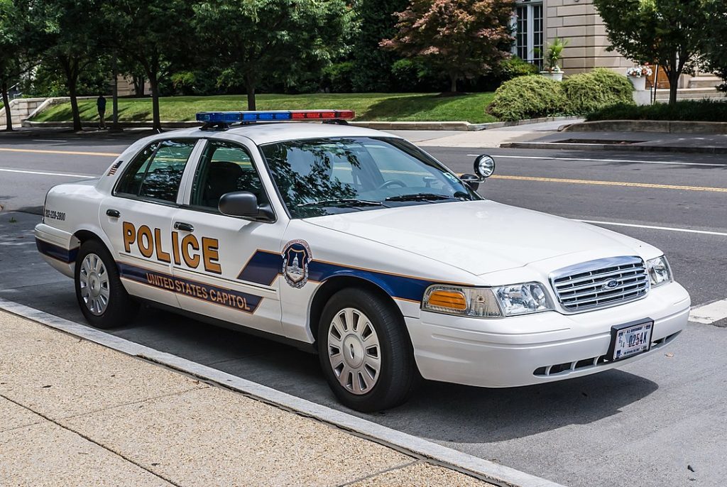 1075px US Capitol Police Cruiser Ford Crown Vic fr